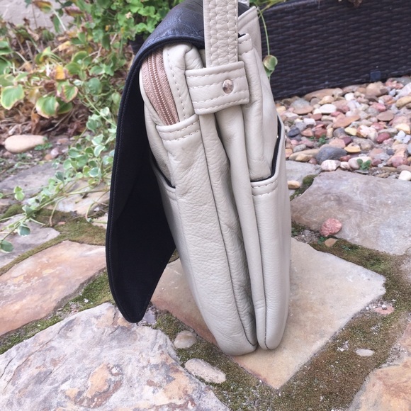 Vintage Conceal Carry Messenger Bag w/ Holster - Picture 6 of 13